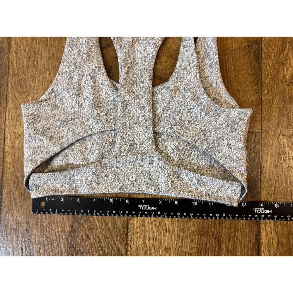 GymShark‎ Womens Sports Bra Medium Dry Management Gray Discontinued Ladies Top